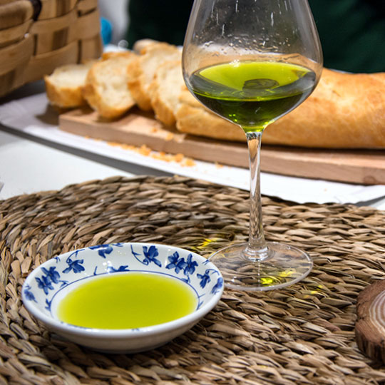 Degustazione di olio d'oliva