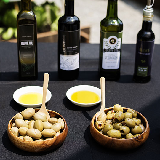 Huile d'Olive : Bienfaits, Cuisine, Dégustation, Fabrication - Tout savoir  sur l'huile d'olive