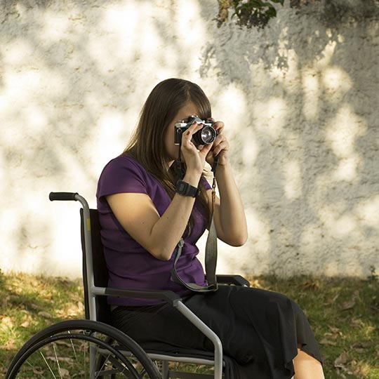   Fotografa su una sedia a rotelle