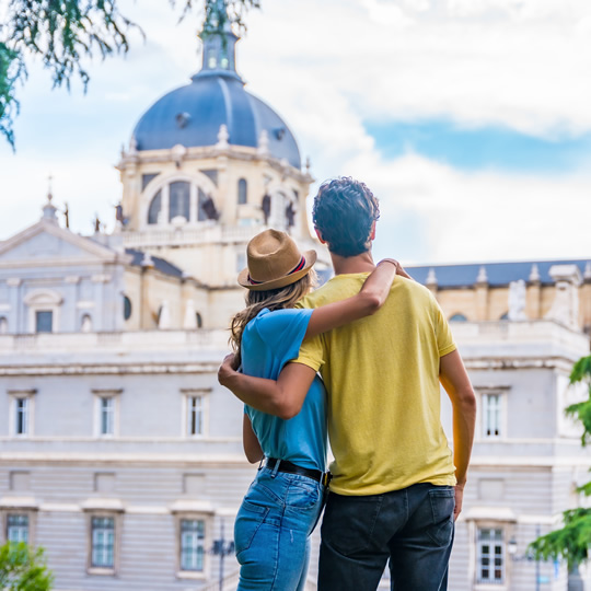 Couple in front of Almudena Cathedral, in Madrid