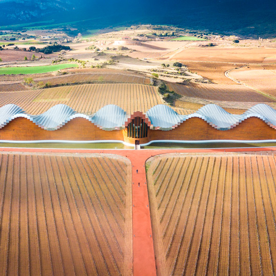 Blick auf das Weingut Ysios in La Guardia in Alava, Baskenland.