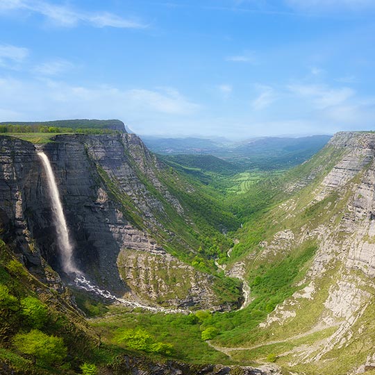 Водопад Сальто-дель-Нервион на границе провинций Алава и Бургос