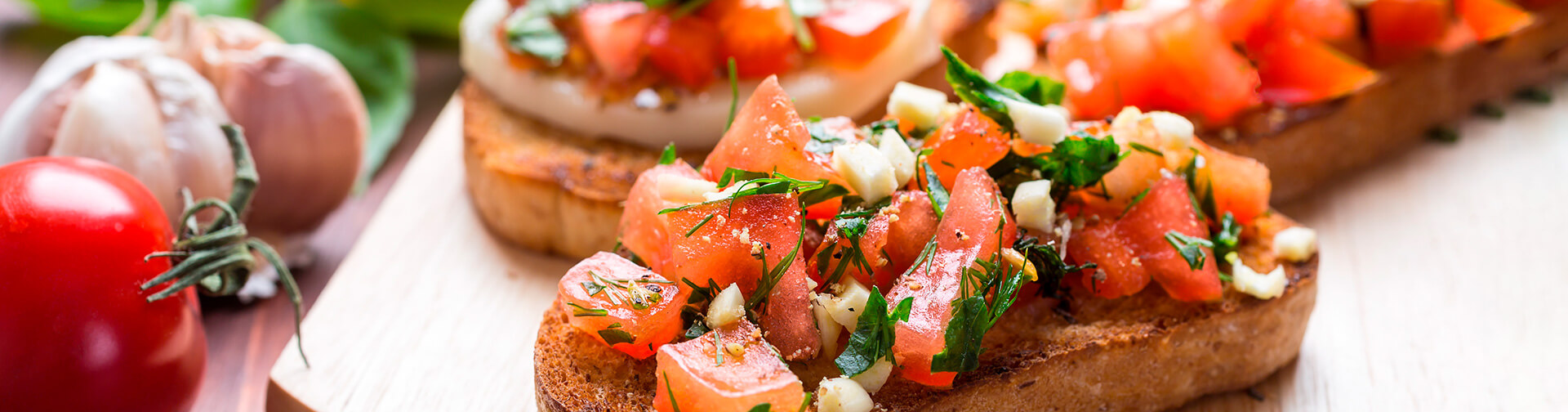 Pão com tomate e azeite. Dieta Mediterrânea