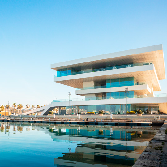 Vista dell'edificio Veles e Vents nel Porto di Valencia