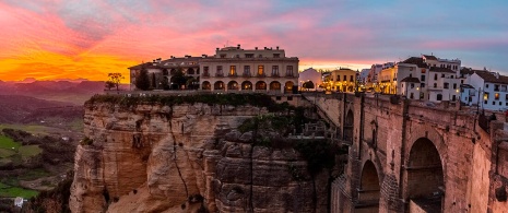 Ronda (Málaga) in der Abenddämmerung