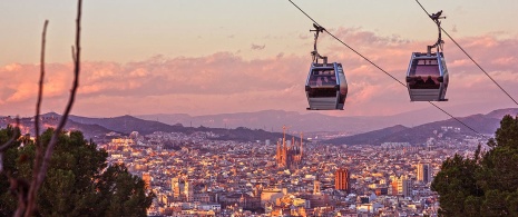 Blick auf die Montjuïc-Seilbahn in Barcelona, Katalonien