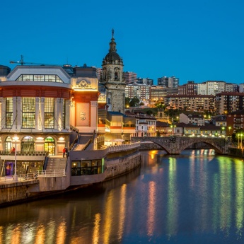 Vista de Bilbau e do mercado La Ribera, País Basco