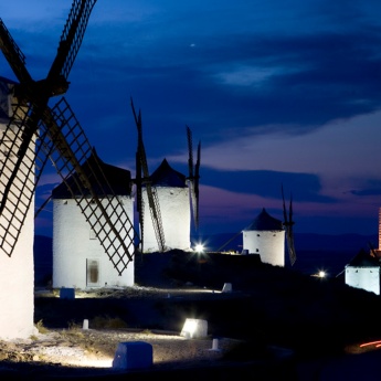 Molinos en Consuegra al atardecer