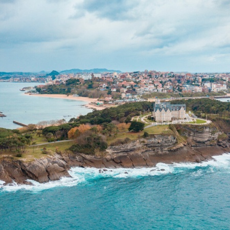 Veduta di Santander e del Palazzo della Magdalena