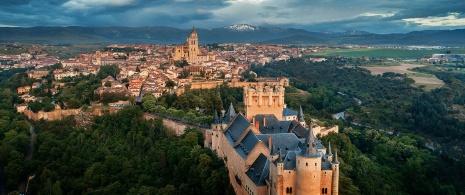 Vue de l’Alcazar et de la ville de Ségovie en Castille-León