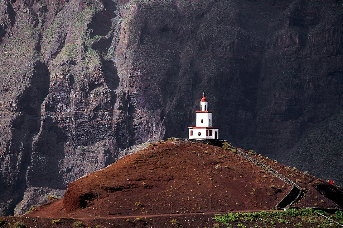 Faro en la frontera El Hierro Faro en la frontera El Hierro