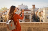 Turista tomando uma fotografia de Valência