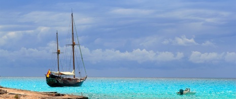 Segelboot vor Formentera