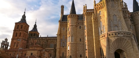 Pałac Gaudiego i Katedra w Astorga