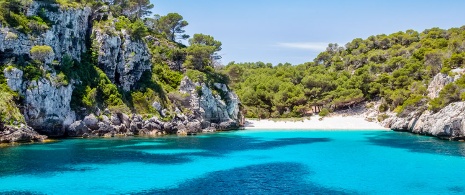 Blick auf die Cala Macarelleta auf Menorca, Balearen