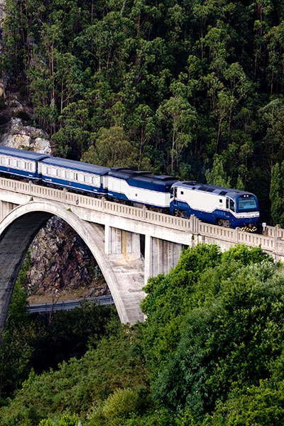 El lujo de recorrer la España Verde en tren turístico