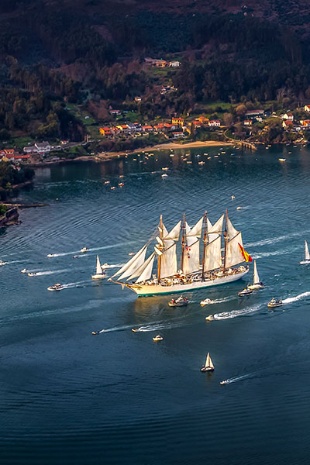 The ship Juan Sebastian Elcano setting out from Ferrol, A Coruña