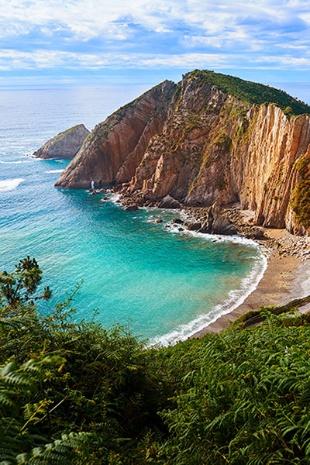 Plaża El Silencio (Cudillero, Asturia), na wybrzeżu Costa Verde