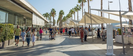 Veduta dell'area commerciale del Muelle Uno di Malaga, Andalusia