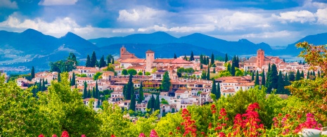 Widok na dzielnicę Albaicín w Grenadzie, Andaluzja