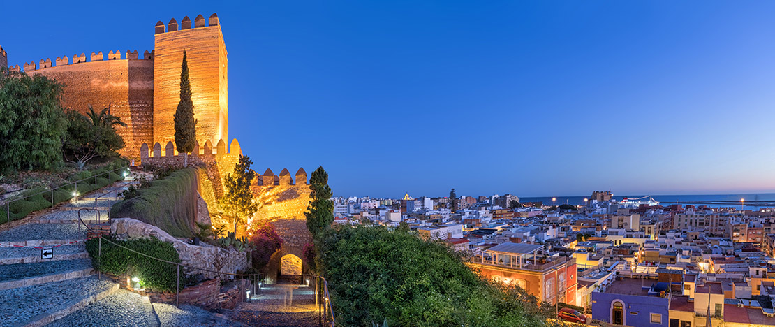 Widok na Almerię z Alcazaby w Andaluzji Widok na Almerię z Alcazaby w Andaluzji