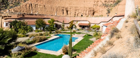 Exterior de casas-caverna de Almagruz, em Granada (Andaluzia)