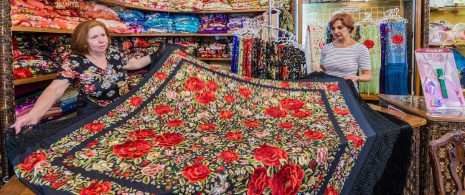 Embroidered silk shawl in the shop Blasfor in Seville