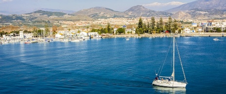 Widok na wybrzeże w Motril w Grenadzie, Andaluzja