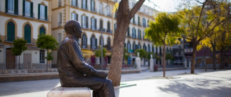 Statue von Pablo Picasso auf der Plaza de la Merced, Málaga, Andalusien
