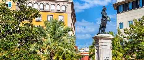 Статуя Диего Веласкеса в Севилье, Андалусия
