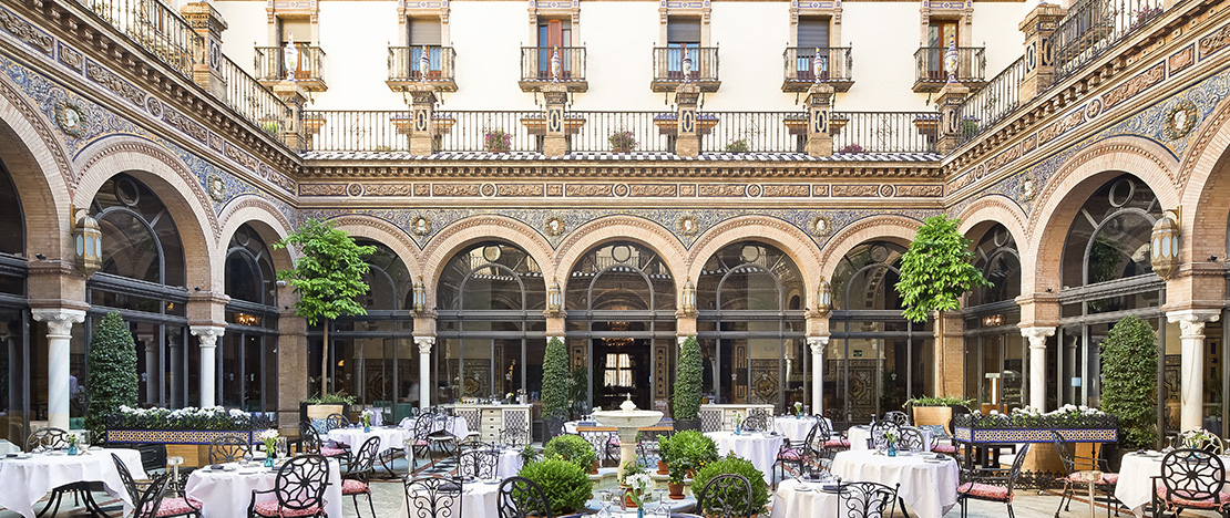 Hotel Alfonso XIII. Cortile. Siviglia. Hotel Alfonso XIII. Cortile. Siviglia.