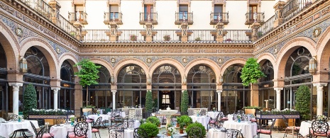Hotel Alfonso XIII. Cortile. Siviglia. Hotel Alfonso XIII. Cortile. Siviglia.