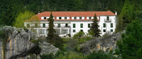 Vista externa e do entorno do Parador de Cazorla