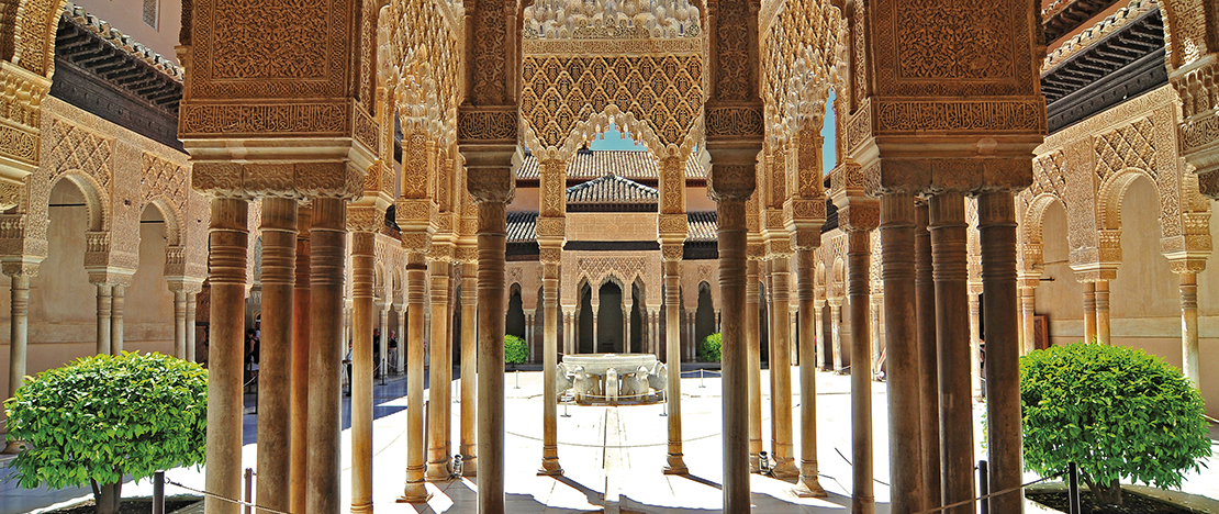 Patio de los Leones de la Alhambra, Granada