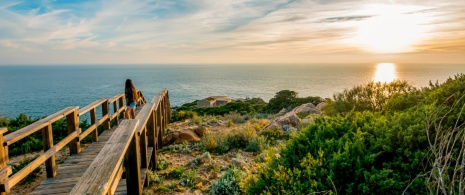 Wschód słońca nad plażą Zahara, Kadyks