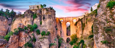 Blick auf Ronda, Spanien, beim Sonnenuntergang