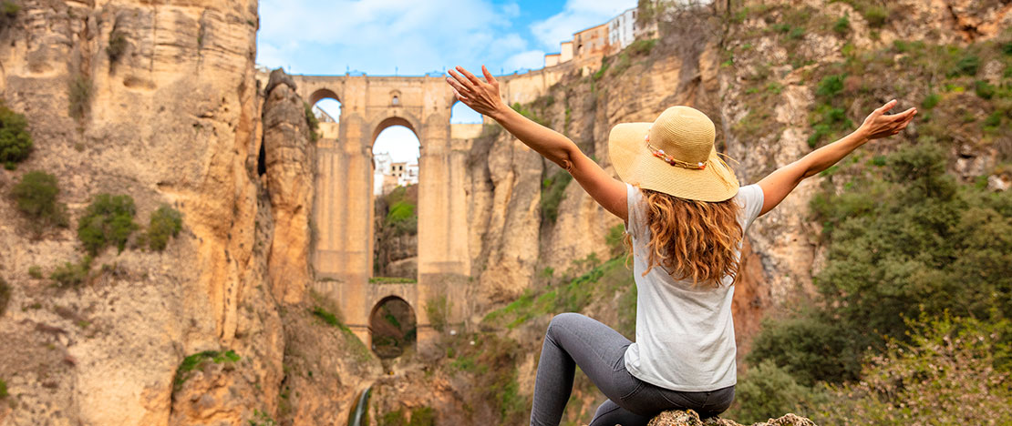 Turysta w Rondzie, prowincja Malaga Turysta w Rondzie, prowincja Malaga