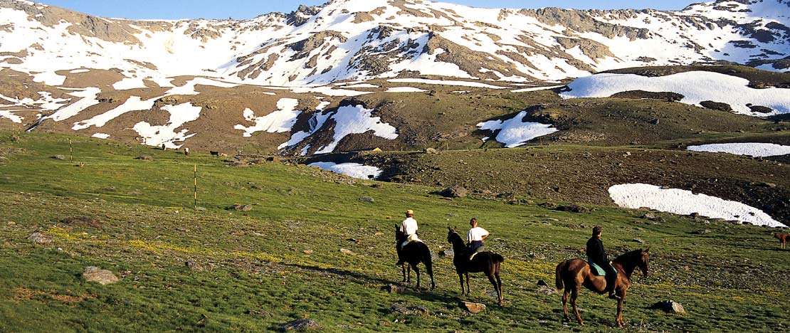 Turismo ecuestre en el Parque Nacional de Sierra Nevada, Granada (Andalucía) Turismo ecuestre en el Parque Nacional de Sierra Nevada, Granada (Andalucía)