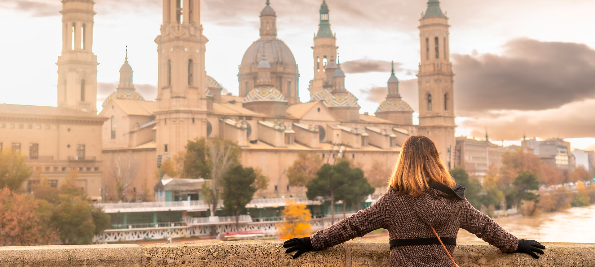 Die Basilika El Pilar in Zaragoza Die Basilika El Pilar in Zaragoza