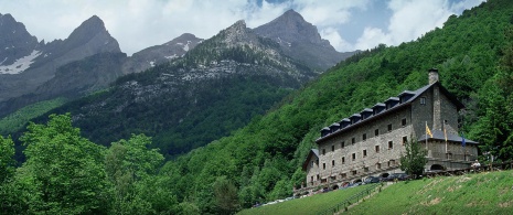 Vista externa do Parador de Bielsa