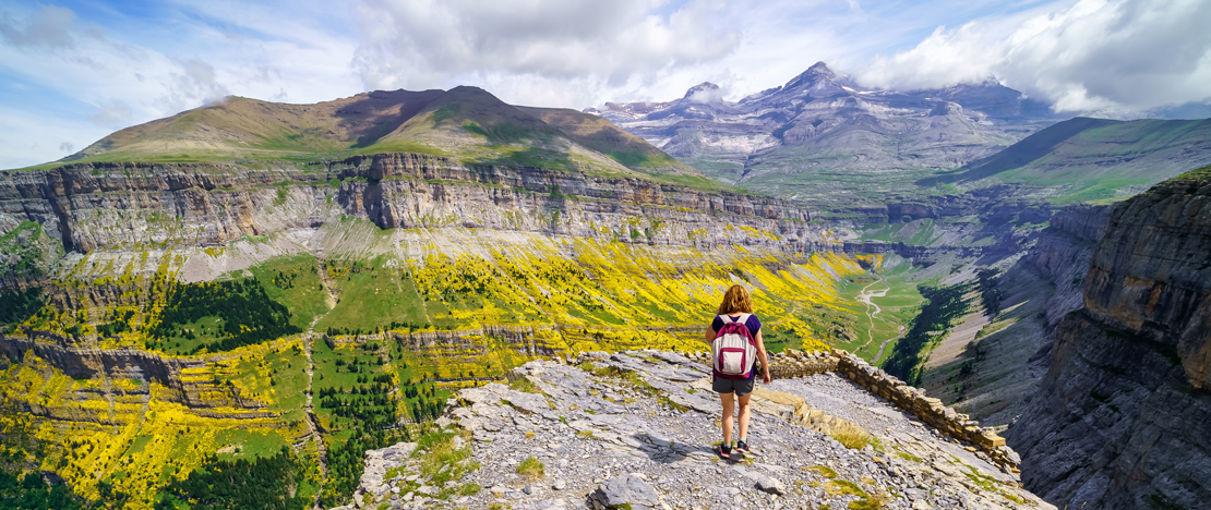Touriste dans le parc national d'Ordesa et du Mont-Perdu à Huesca, Aragon. Touriste dans le parc national d'Ordesa et du Mont-Perdu à Huesca, Aragon.