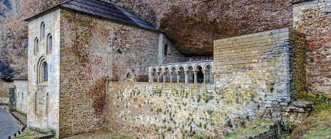 ロマネスク様式のサン・フアン・デ・ラ・ペーニャ修道院