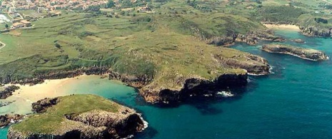 Playa Cué, en Llanes (Asturias)