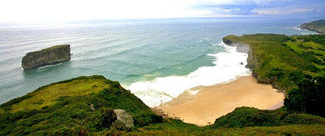 Playa de Ballona in Llanes