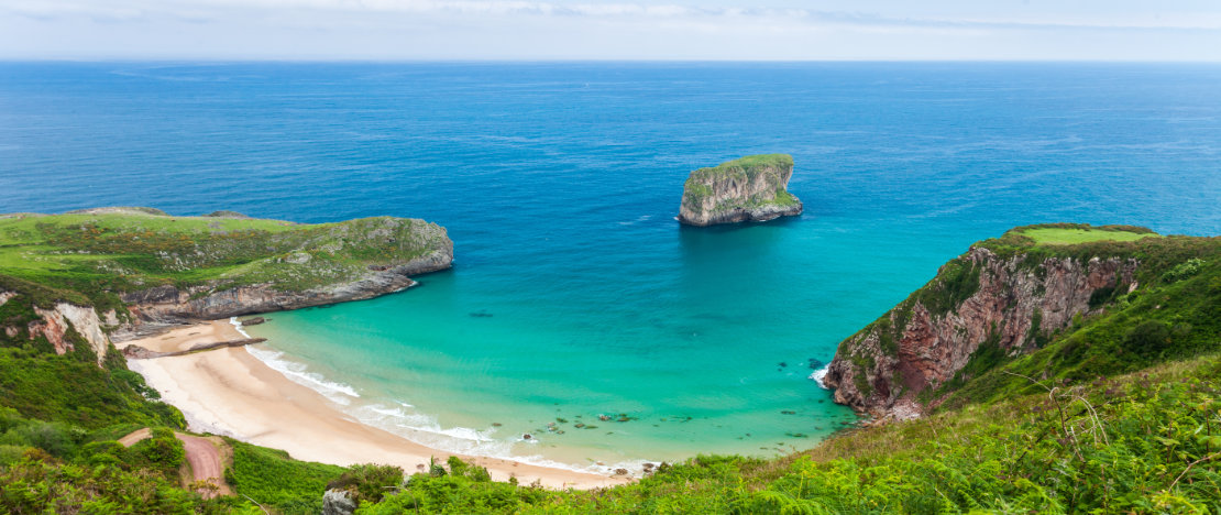 Playa de Ballota en Llanes, Asturias Playa de Ballota en Llanes, Asturias