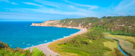 Spiaggia di Barayo situata tra Navia e Valdés, Asturie