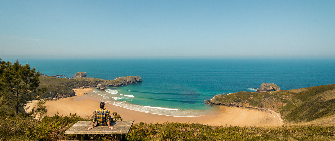 Blick auf den Strand Torimbia in Llanes, Asturien Blick auf den Strand Torimbia in Llanes, Asturien