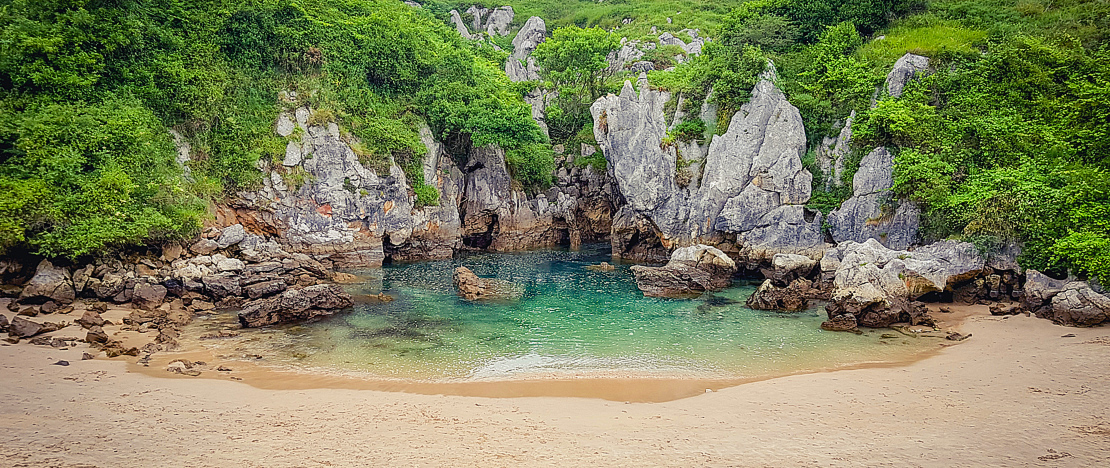 The secret Gulpiyuri beach, Asturias The secret Gulpiyuri beach, Asturias
