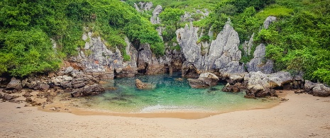 La plage secrète de Gulpiyuri, Asturies