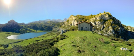 Lagos de Covadonga no Parque Nacional dos Picos de Europa, em Astúrias